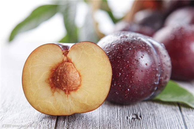 黑布林和红布林有什么区别,黑布林和红布林哪个好吃