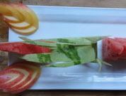 西瓜为大王,香蕉排边靠的水果拼盘