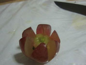 葡萄这样切就成一只兔子,也可以是一朵花