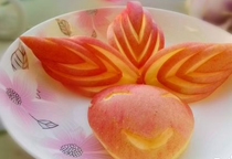 苹果塔再配上一个笑脸,苹果就完美了