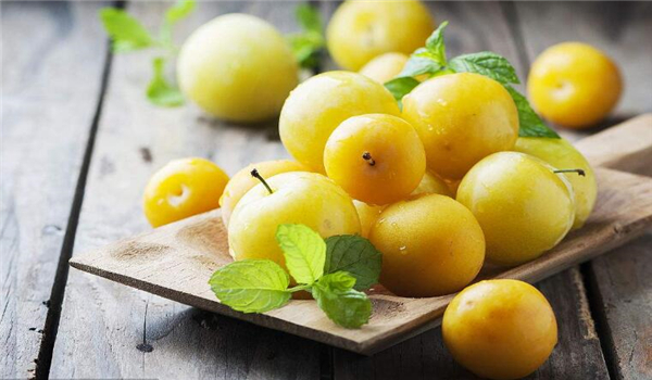 李子一天可以吃几个,李子吃多了伤脾胃