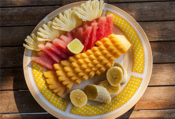 简单漂亮的水果拼盘,招待远道而来的父母