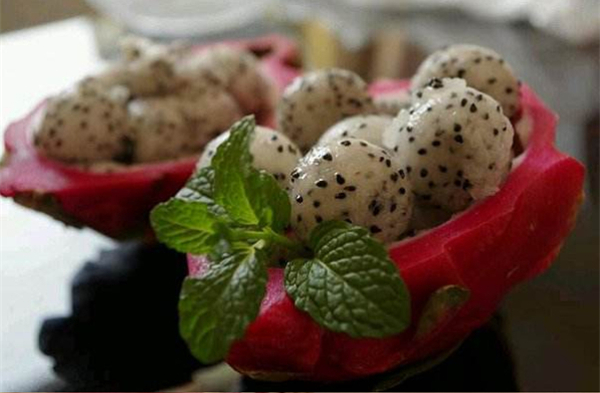 火龙果的各种切法图解,五种切法不用担心孩子吃的满脸都是啦