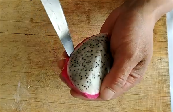 火龙果的各种切法图解,五种切法不用担心孩子吃的满脸都是啦