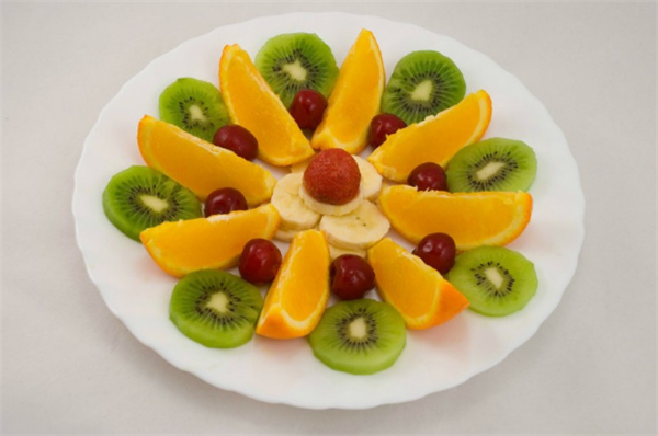 获奖水果拼盘图片大全,精致的花朵水果拼盘图片