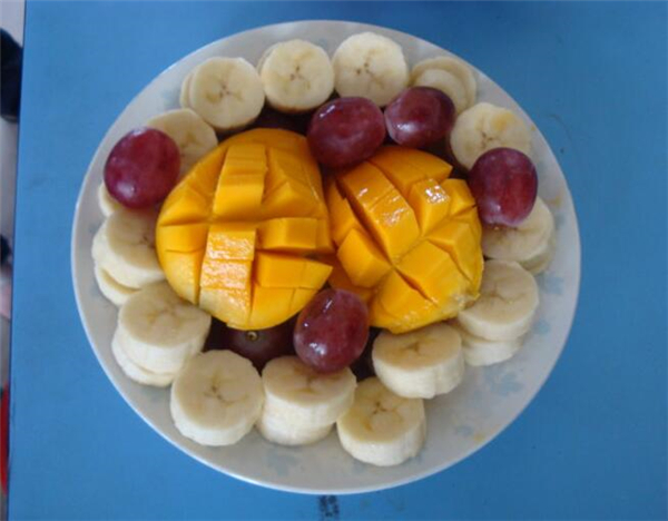 小学举办创意水果拼盘大赛,评选的第一名你觉得合适吗
