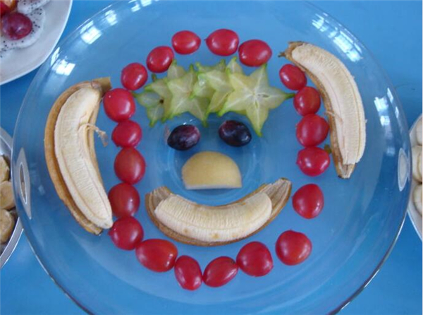 小学举办创意水果拼盘大赛,评选的第一名你觉得合适吗