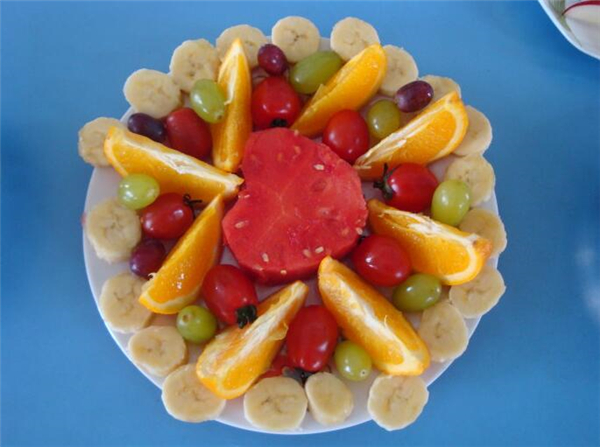 小学举办创意水果拼盘大赛,评选的第一名你觉得合适吗