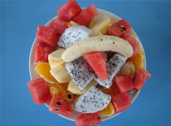 小学举办创意水果拼盘大赛,评选的第一名你觉得合适吗