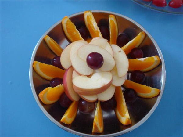 小学举办创意水果拼盘大赛,评选的第一名你觉得合适吗