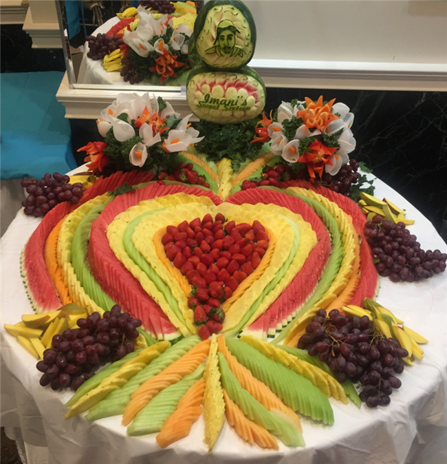 看国外派对婚礼上的创意水果拼盘 超丰富又气派的水果拼盘