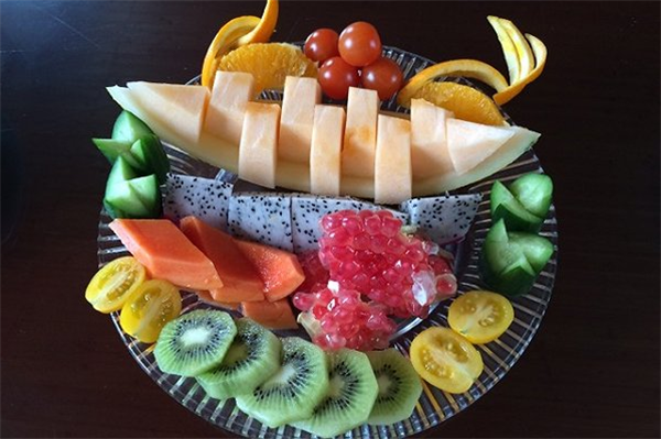 简单摆盘制作的水果拼盘图片,摆一摆就是一个水果拼盘