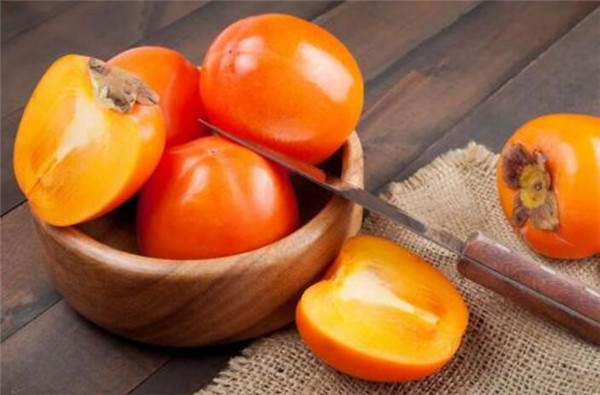 小柿子和什么不能一起吃,柿子和什么相克(高蛋白食物最忌讳)