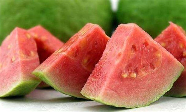 红心番石榴皮可以吃吗,番石榴皮怎么吃