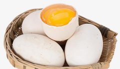 鹅蛋煮多久能煮熟,鹅蛋煮熟了蛋白什么颜色