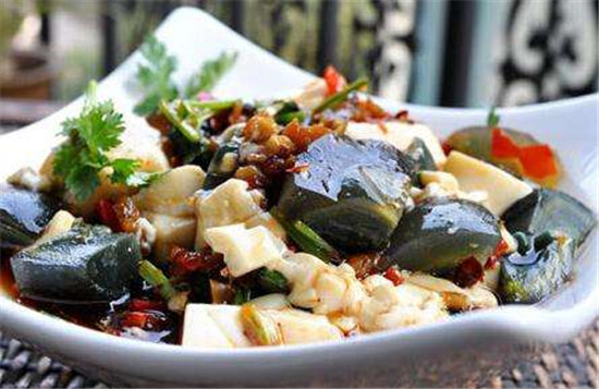 松花蛋可以和黄瓜一起凉拌吗,家常凉拌松花蛋拌豆腐更多