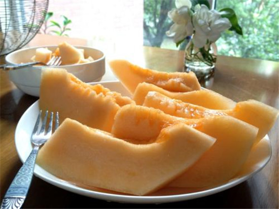 哈密瓜热量和糖分高吗,哈密瓜吃了会胖吗