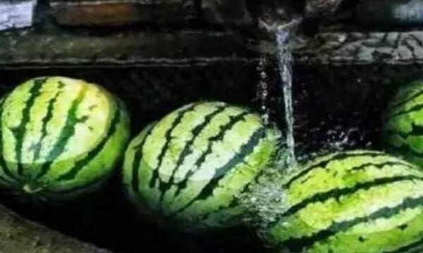 夏季吃西瓜上火吗,吃冰镇西瓜上火吗
