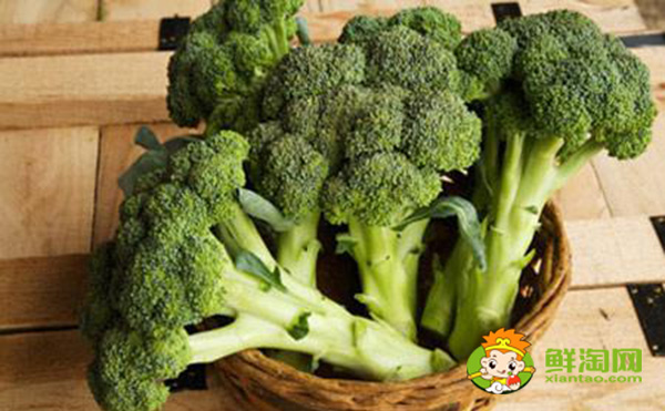 水煮西兰花的做法减肥餐,西兰花的做法怎么做才不会变黄