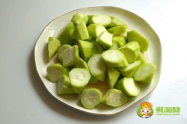 丝瓜用去皮吗，原来不去皮的丝瓜营养更高