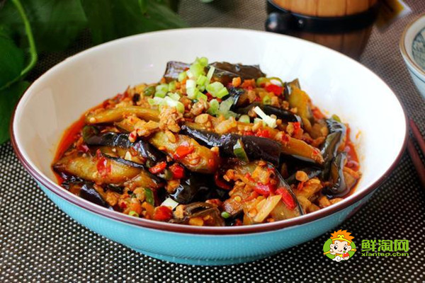 茄子怎么炒不黑又好吃,盐水浸泡后再炒不黑又好吃