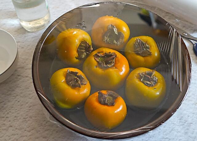 柿子怎么催熟又软又甜,柿子要怎么处理才能吃