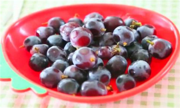 葡萄怎么洗才干净,葡萄上的白怎么洗干净