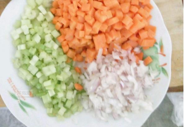 自制牛肉汉堡肉饼做法,日式美食的牛肉汉堡肉饼做法